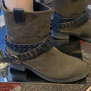 Suede ankle boots with When it started straps